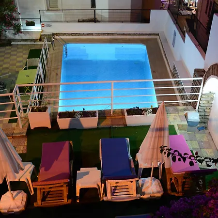Ayisigi Hotel *